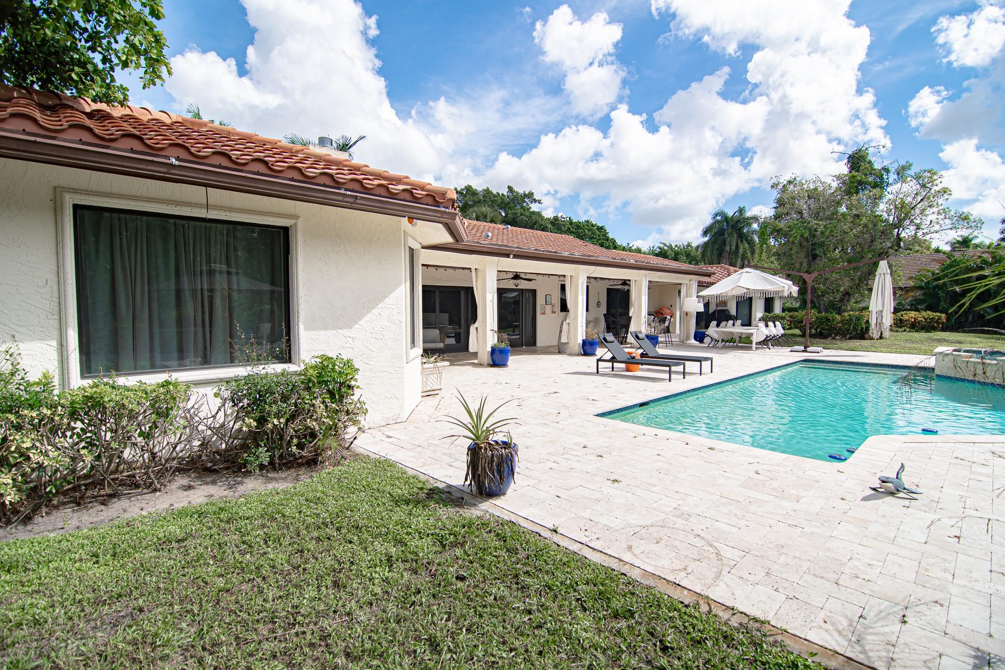 LONG LAKE ESTATES - Residential