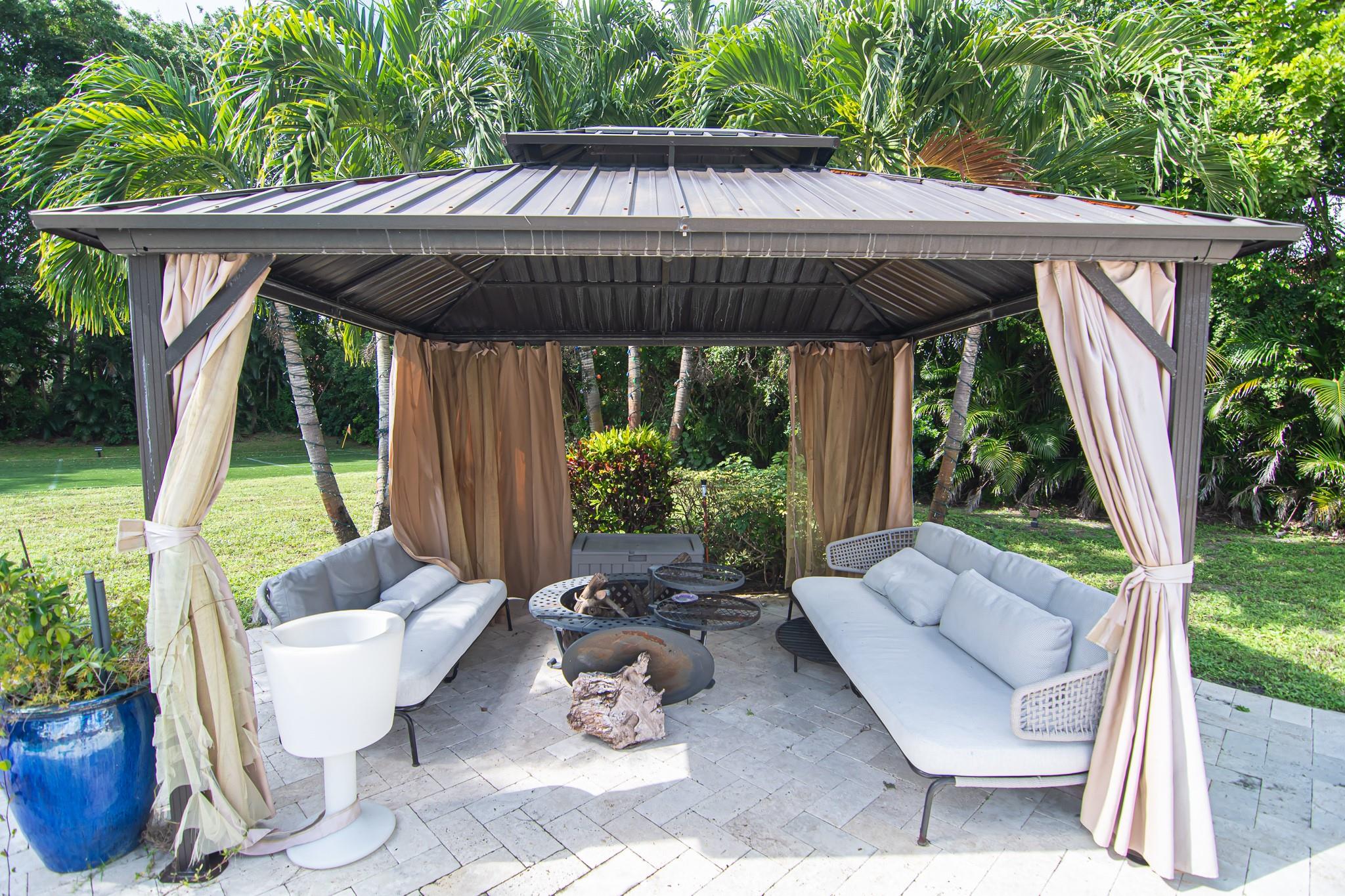 LONG LAKE ESTATES - Residential