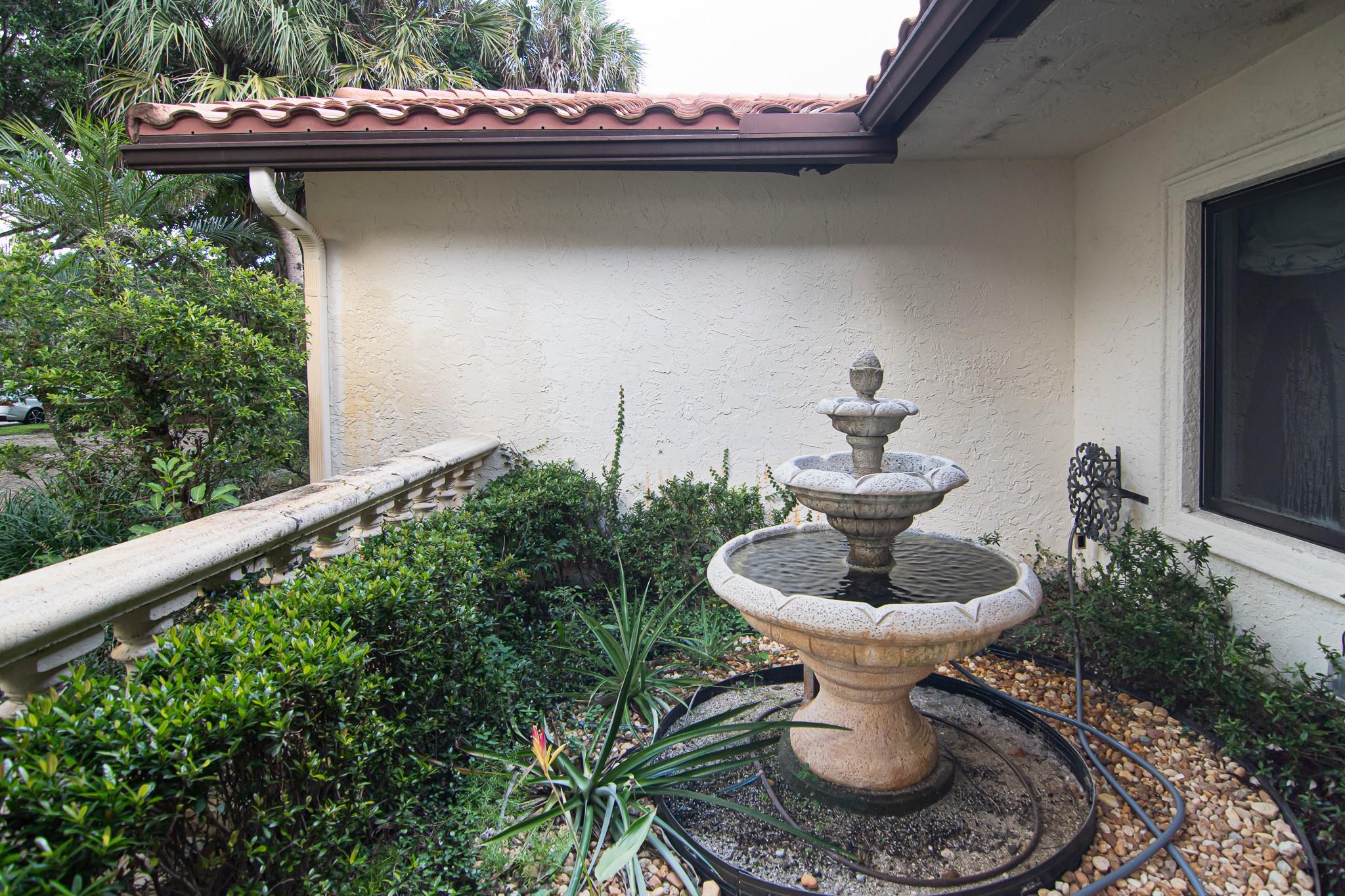 LONG LAKE ESTATES - Residential