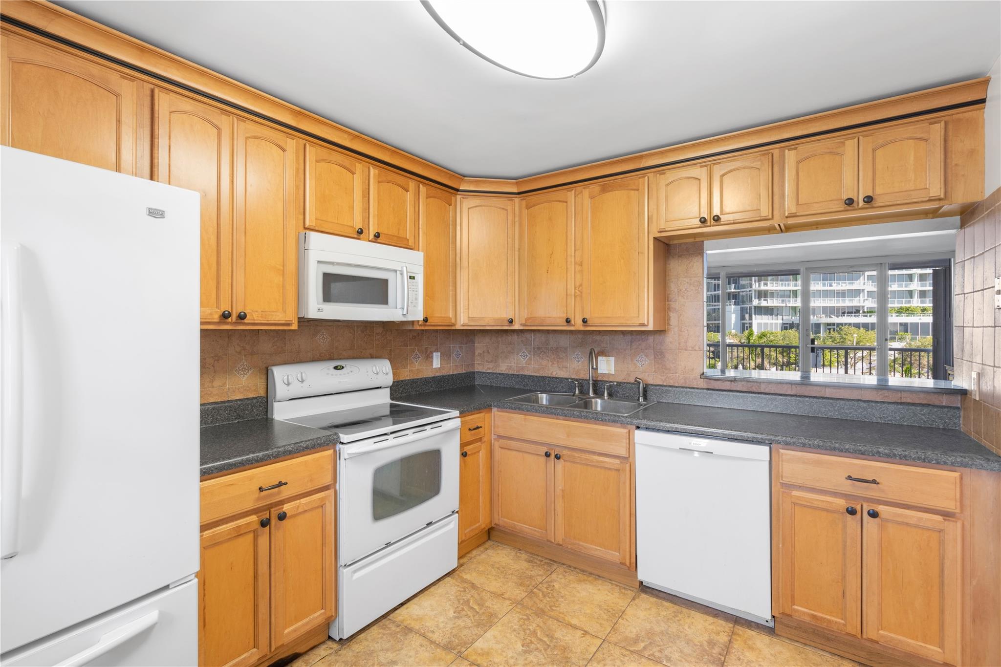 2200 NE 33rd Ave 4D