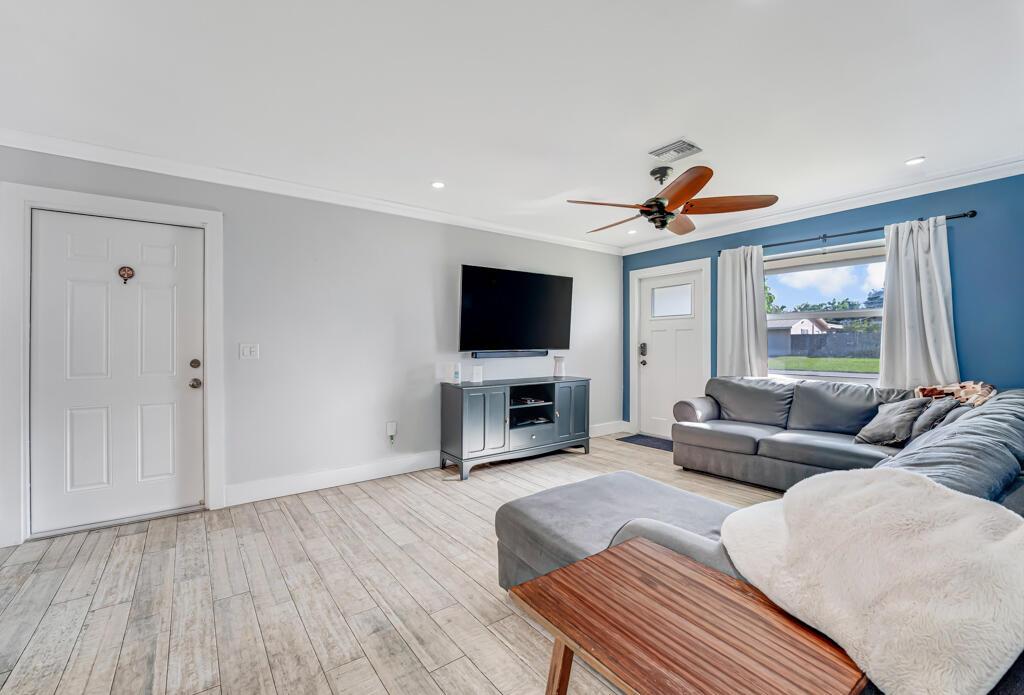 FLORAL PARK LANTANA - Residential