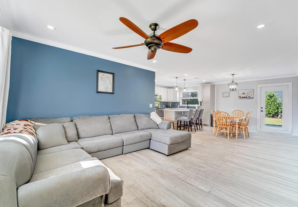 FLORAL PARK LANTANA - Residential