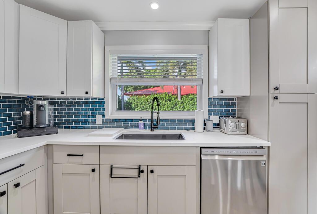 FLORAL PARK LANTANA - Residential