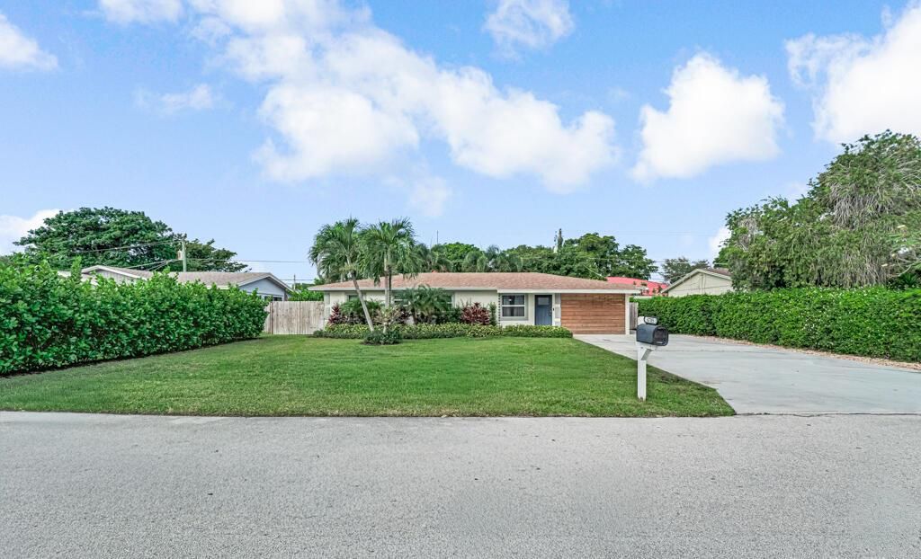 Photo of 6705 Massachusetts Drive, Lake Worth, FL 33462 (MLS # R11137441)