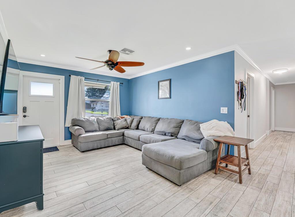 FLORAL PARK LANTANA - Residential