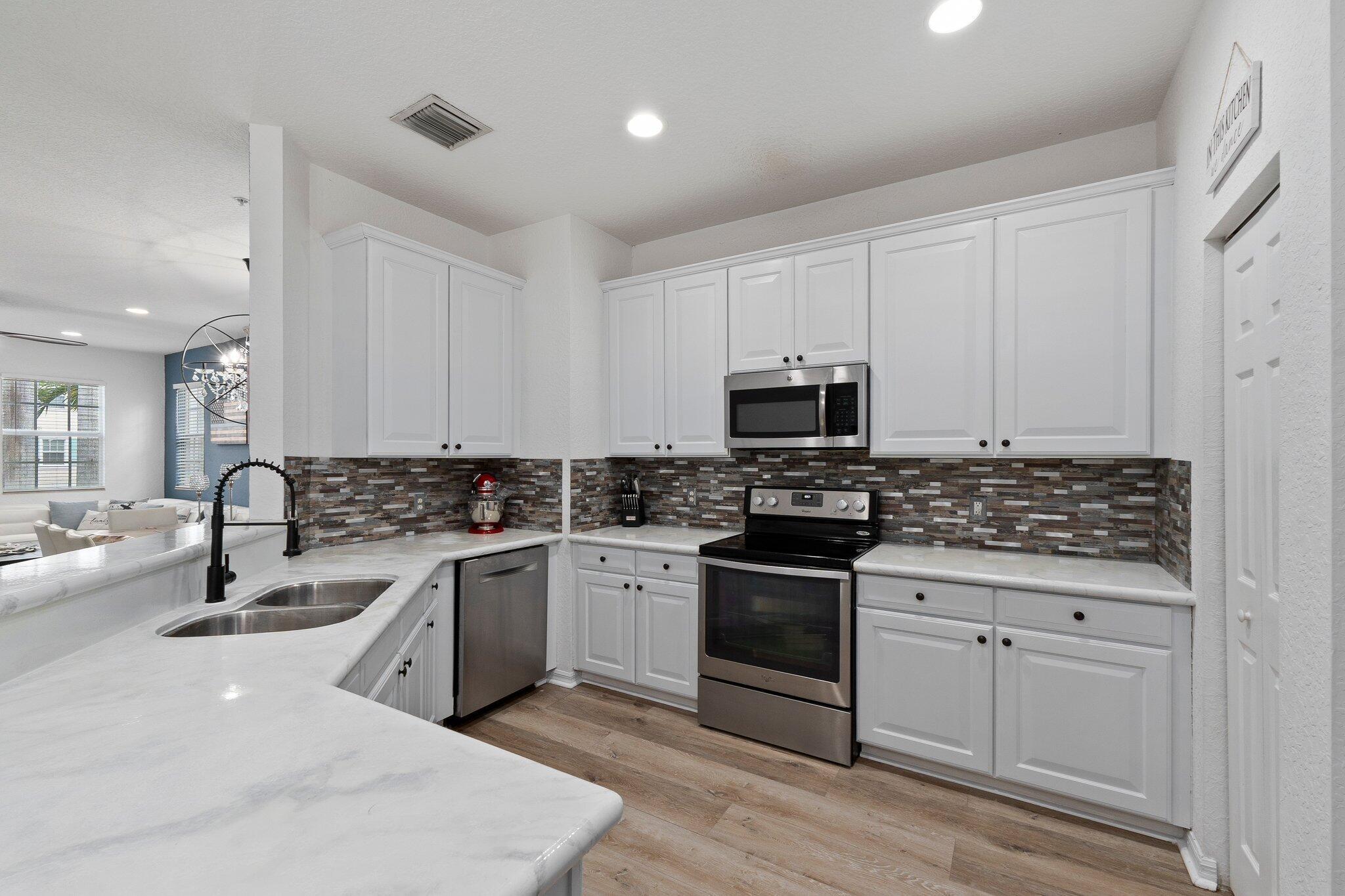 SANDPIPER COVE AT BOTANICA CONDO - Residential
