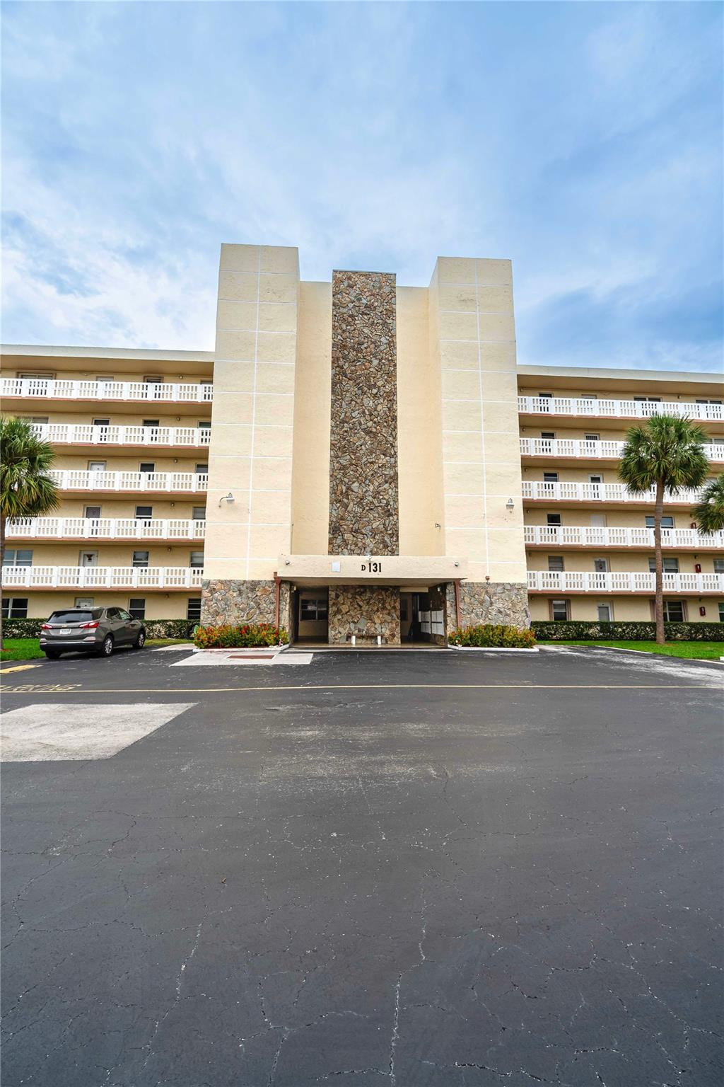 Meadowbrook Lakes View - Residential