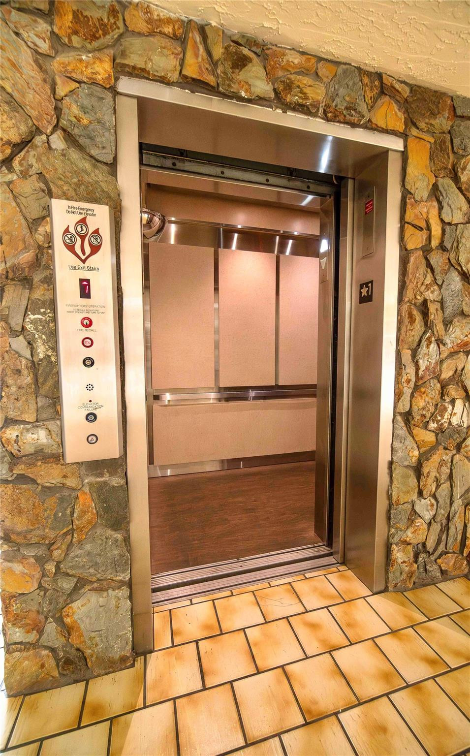 Meadowbrook Lakes View - Residential