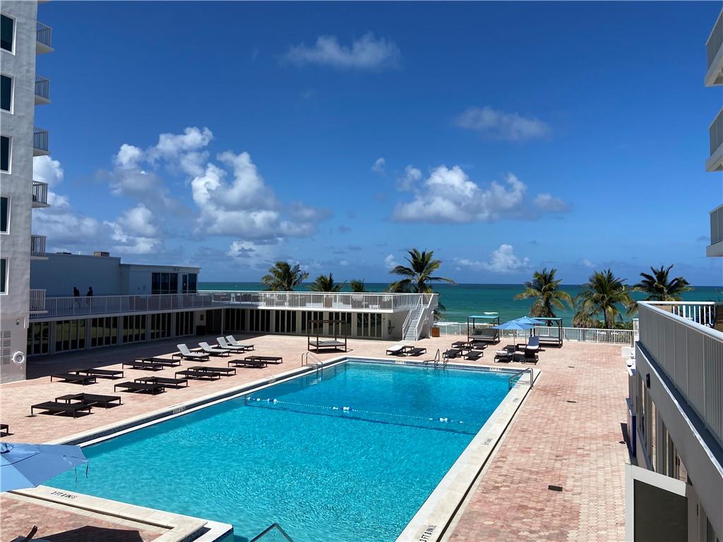 THE CARRIAGE HOUSE CONDO - Residential