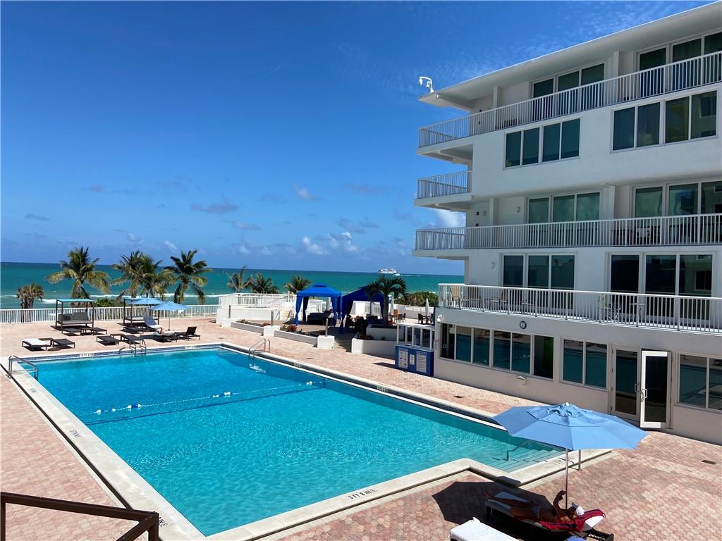 THE CARRIAGE HOUSE CONDO - Residential