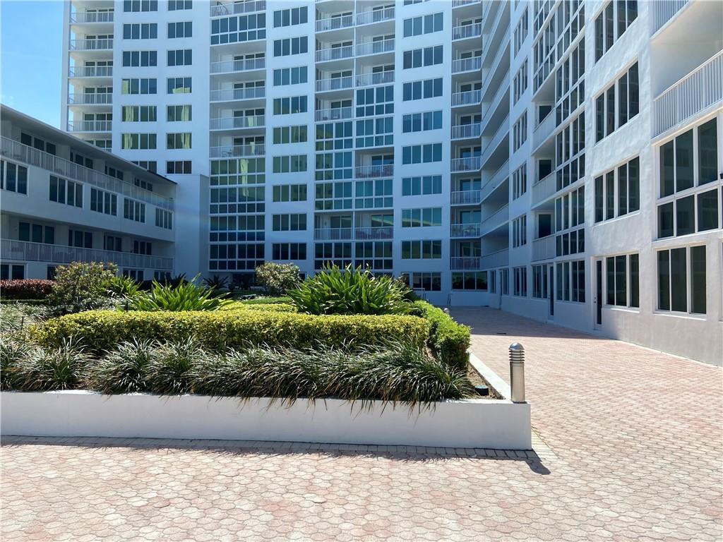 THE CARRIAGE HOUSE CONDO - Residential