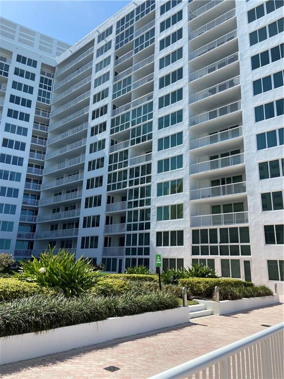 THE CARRIAGE HOUSE CONDO - Residential