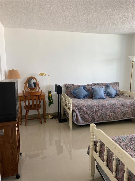 THE CARRIAGE HOUSE CONDO - Residential