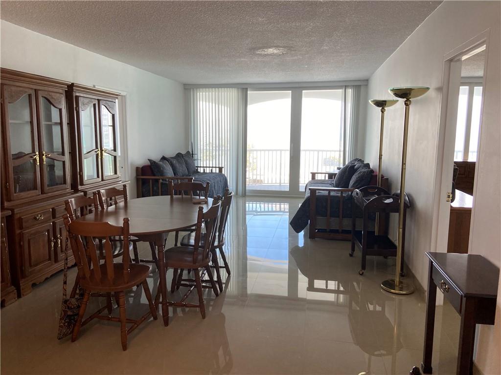 THE CARRIAGE HOUSE CONDO - Residential