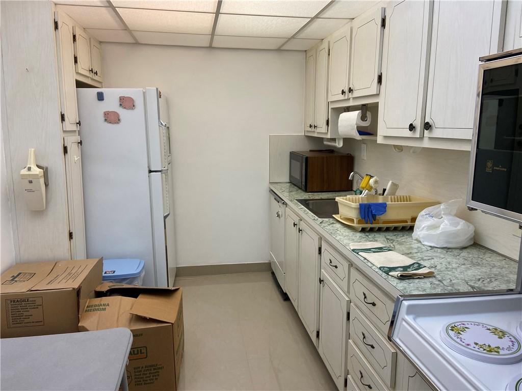 THE CARRIAGE HOUSE CONDO - Residential