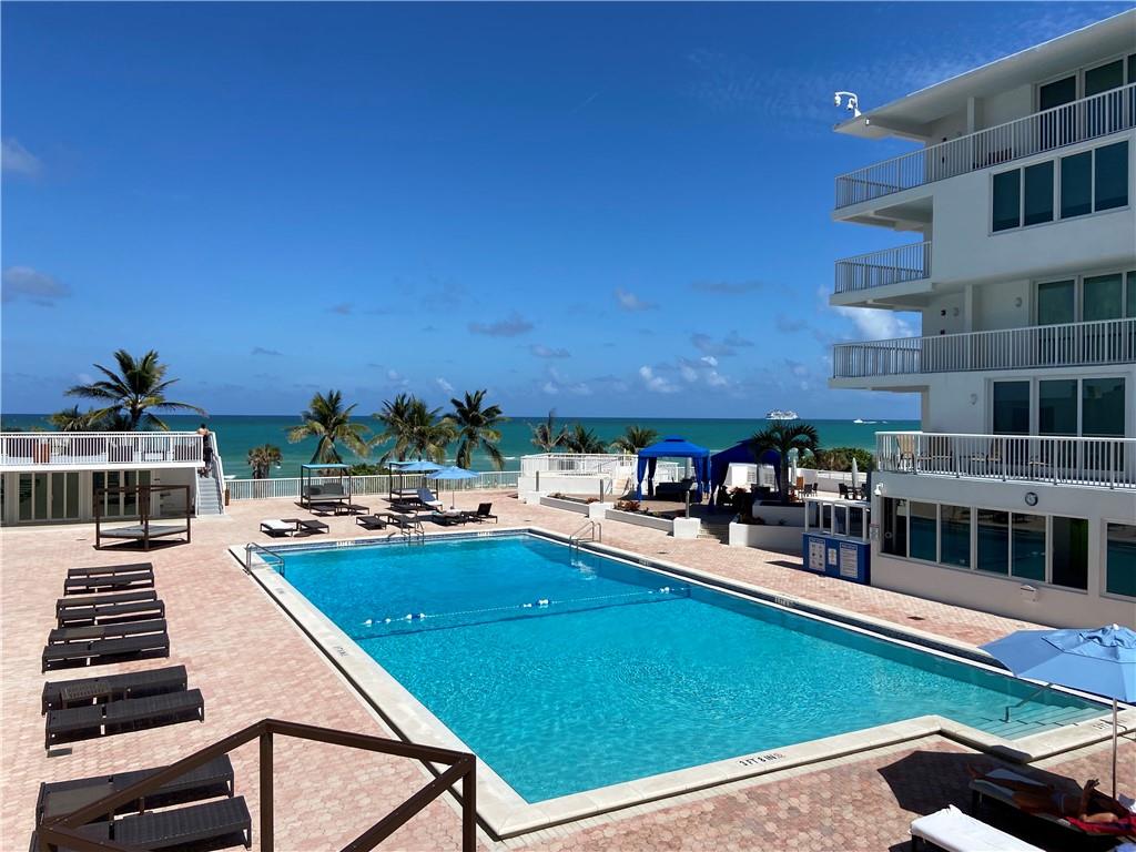 THE CARRIAGE HOUSE CONDO - Residential