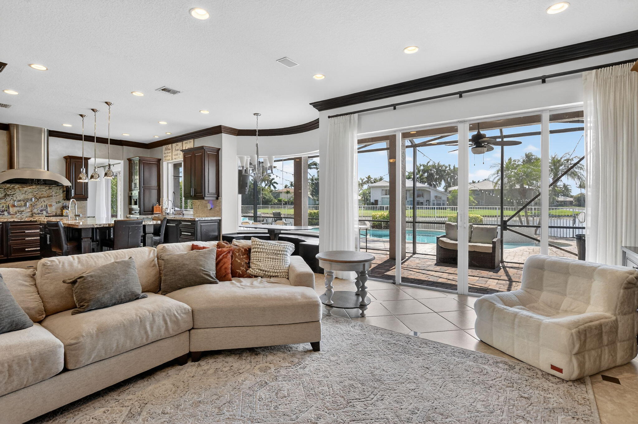 SATURNIA - Residential