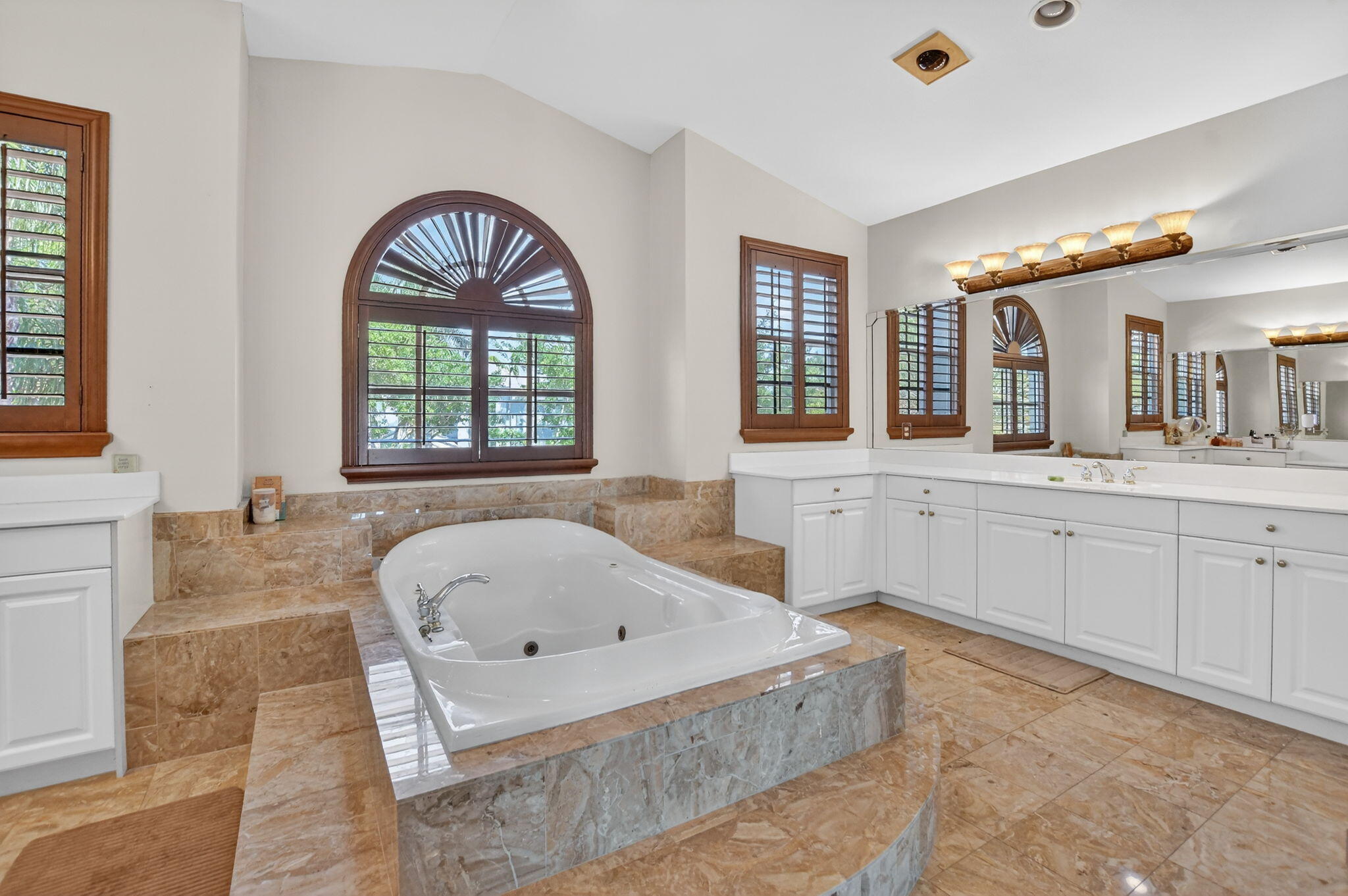 SATURNIA - Residential