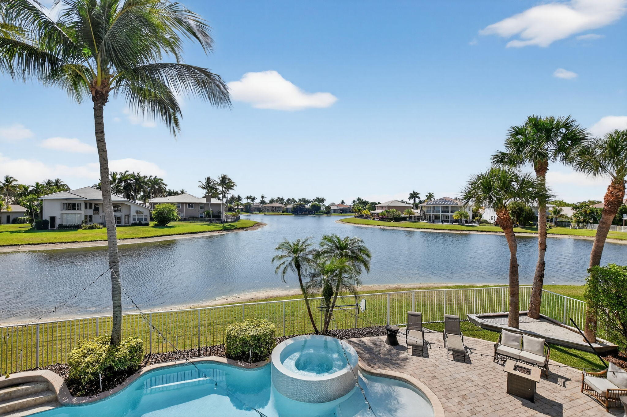 SATURNIA - Residential