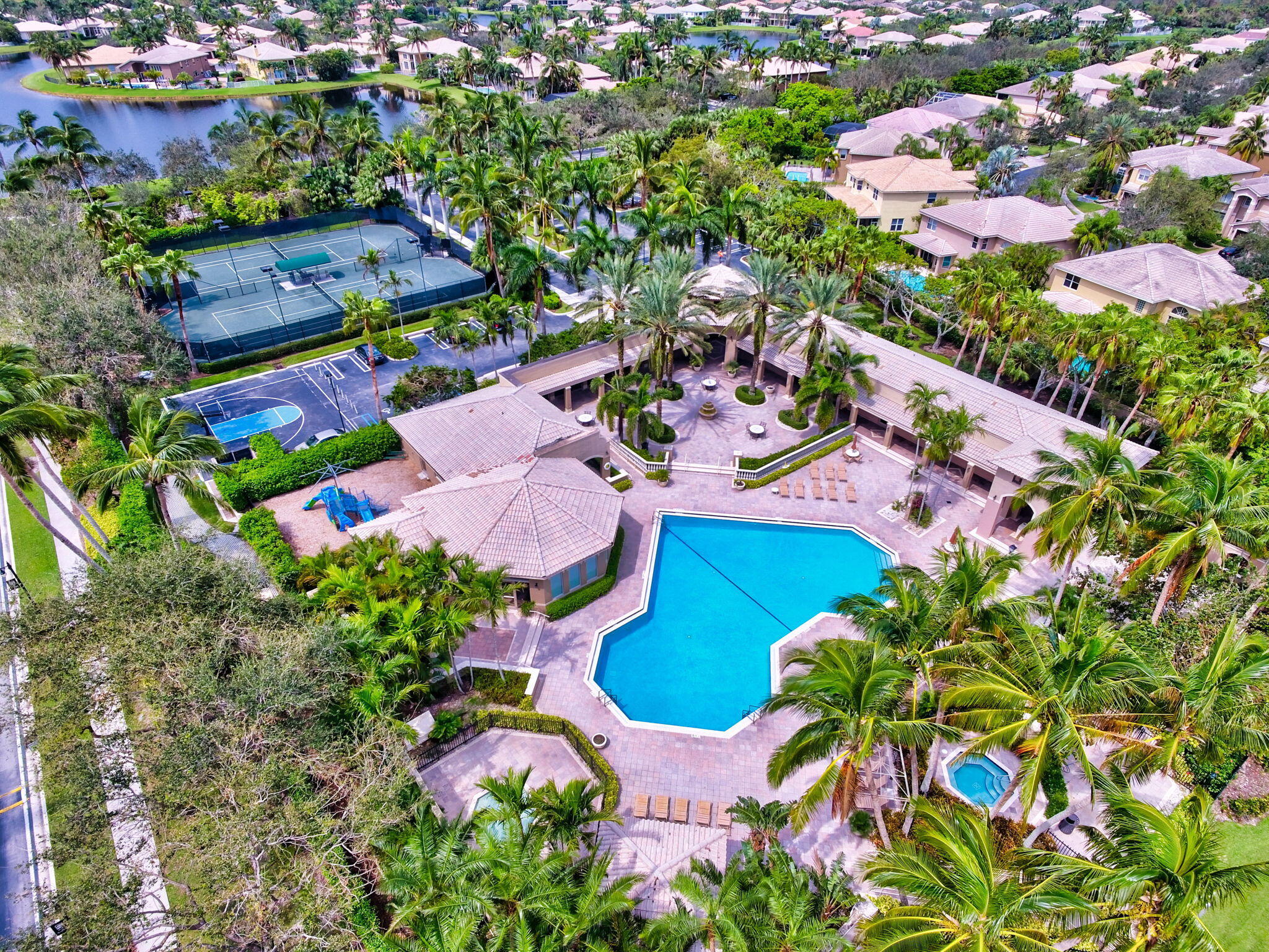 SATURNIA - Residential