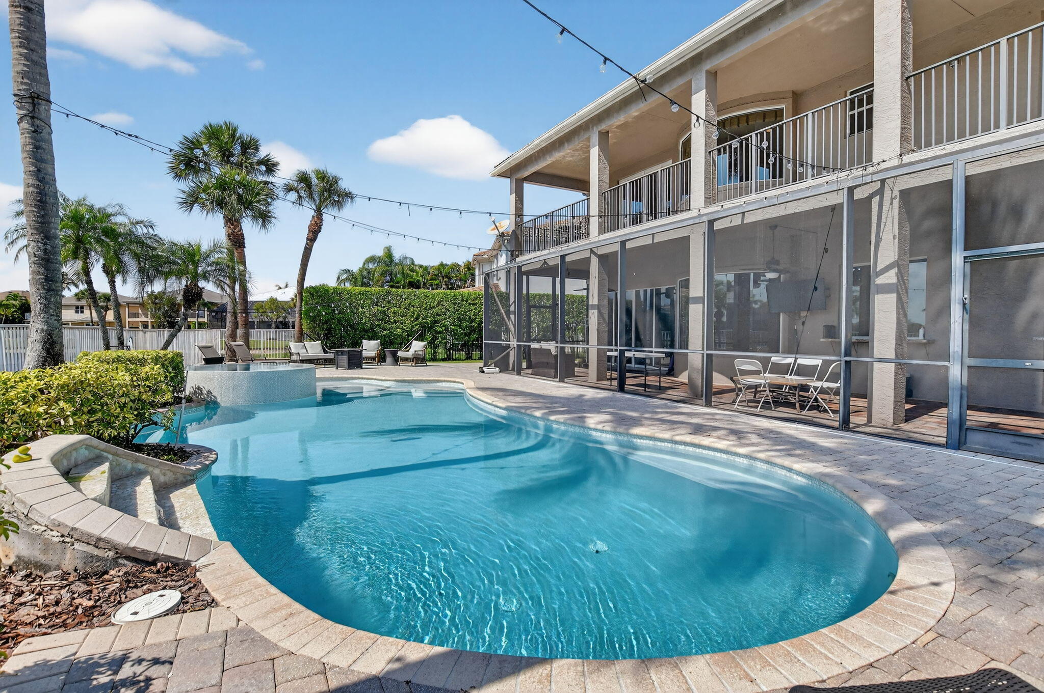 SATURNIA - Residential