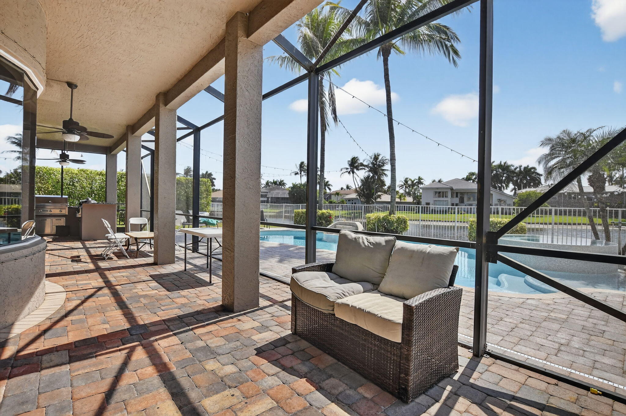 SATURNIA - Residential