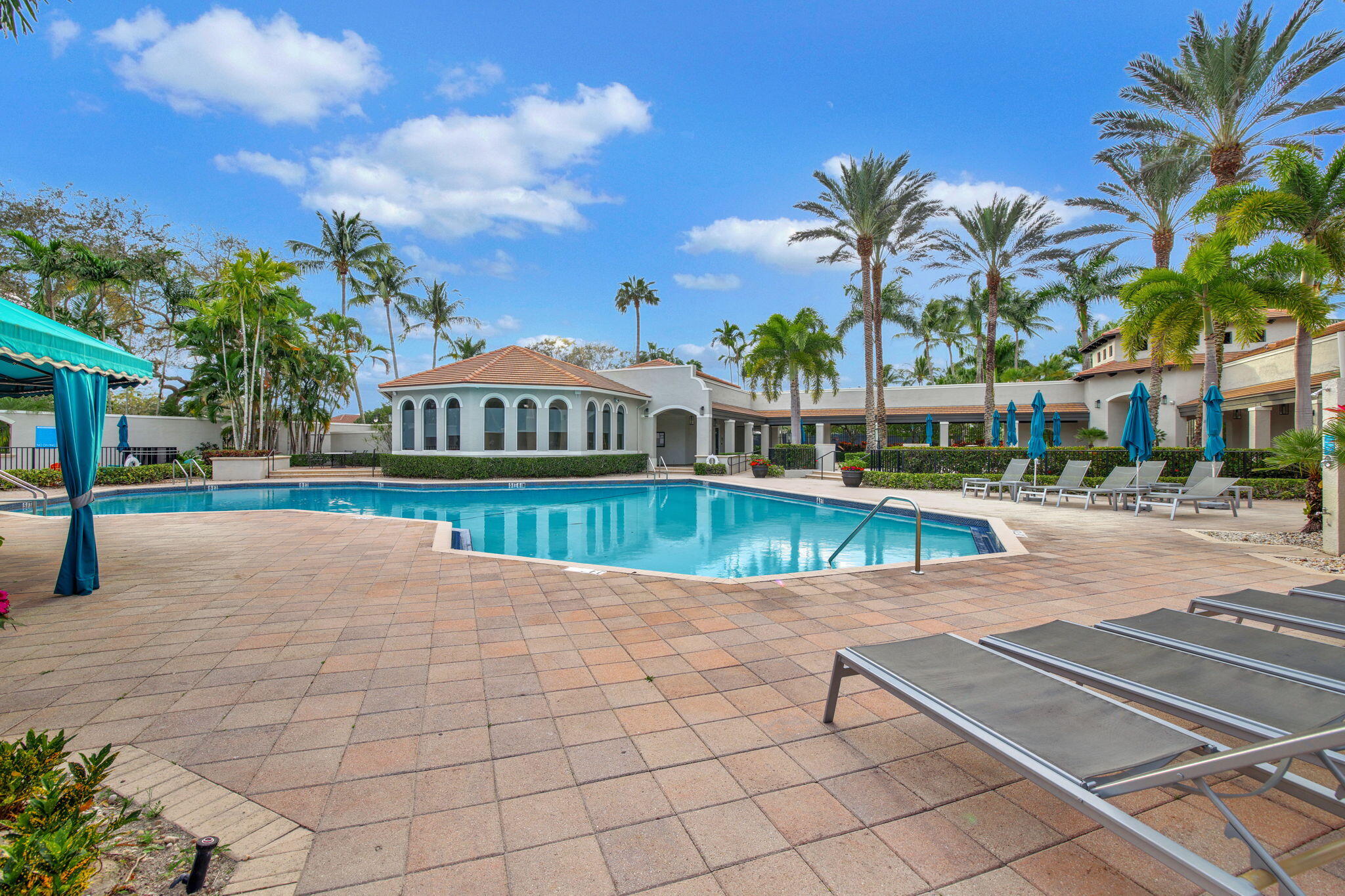 SATURNIA - Residential