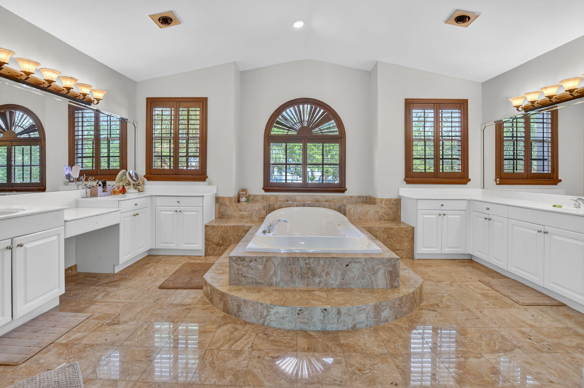 SATURNIA - Residential