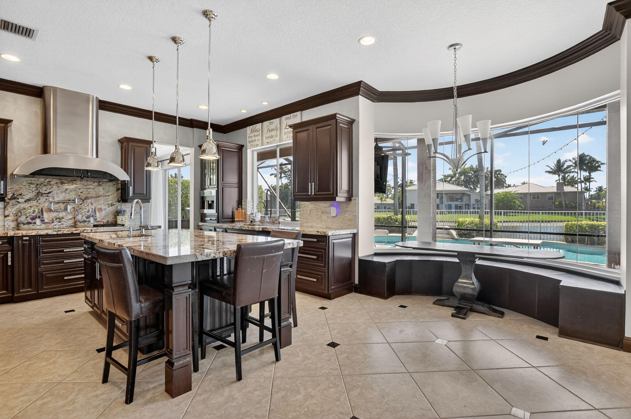 SATURNIA - Residential