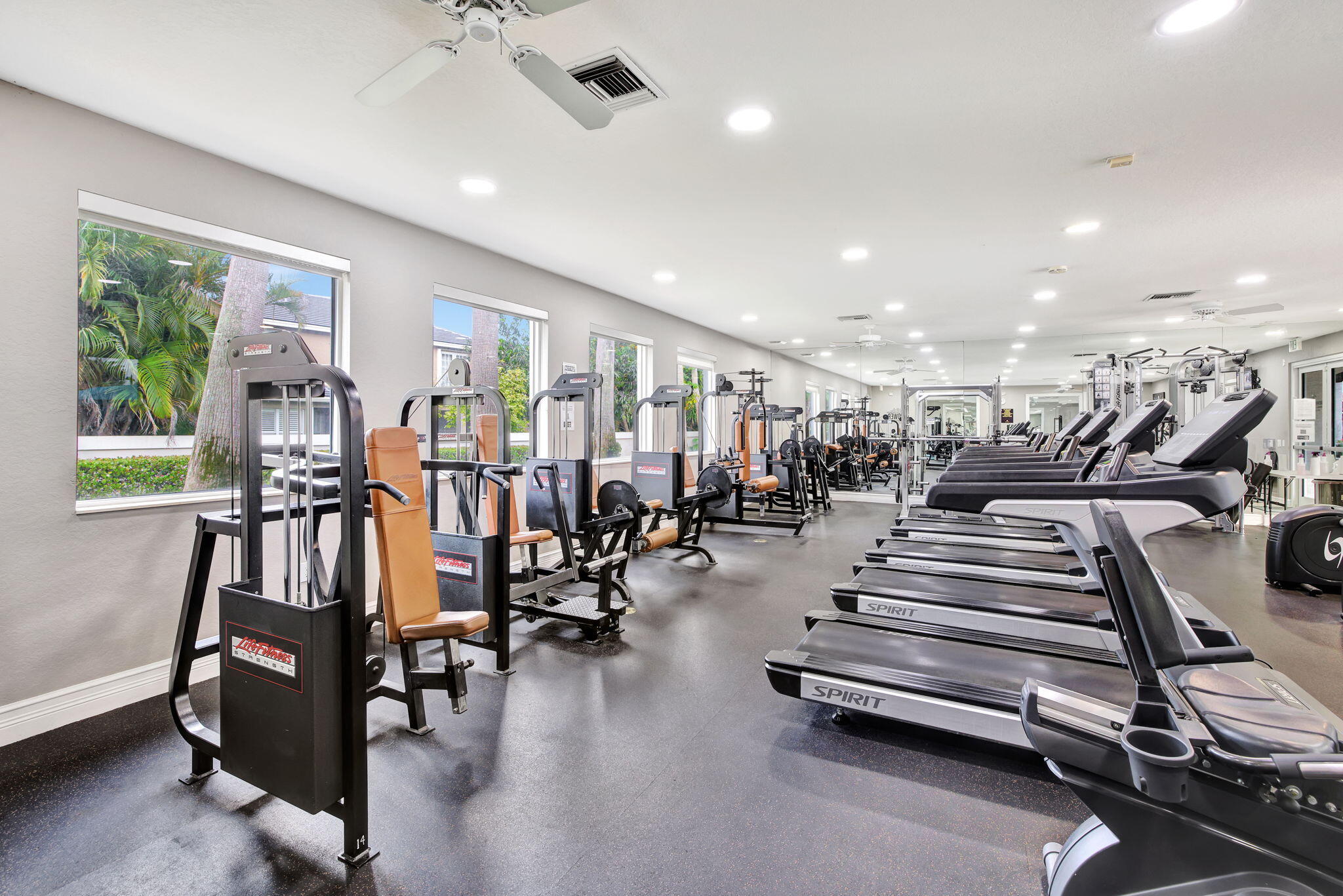 SATURNIA - Residential