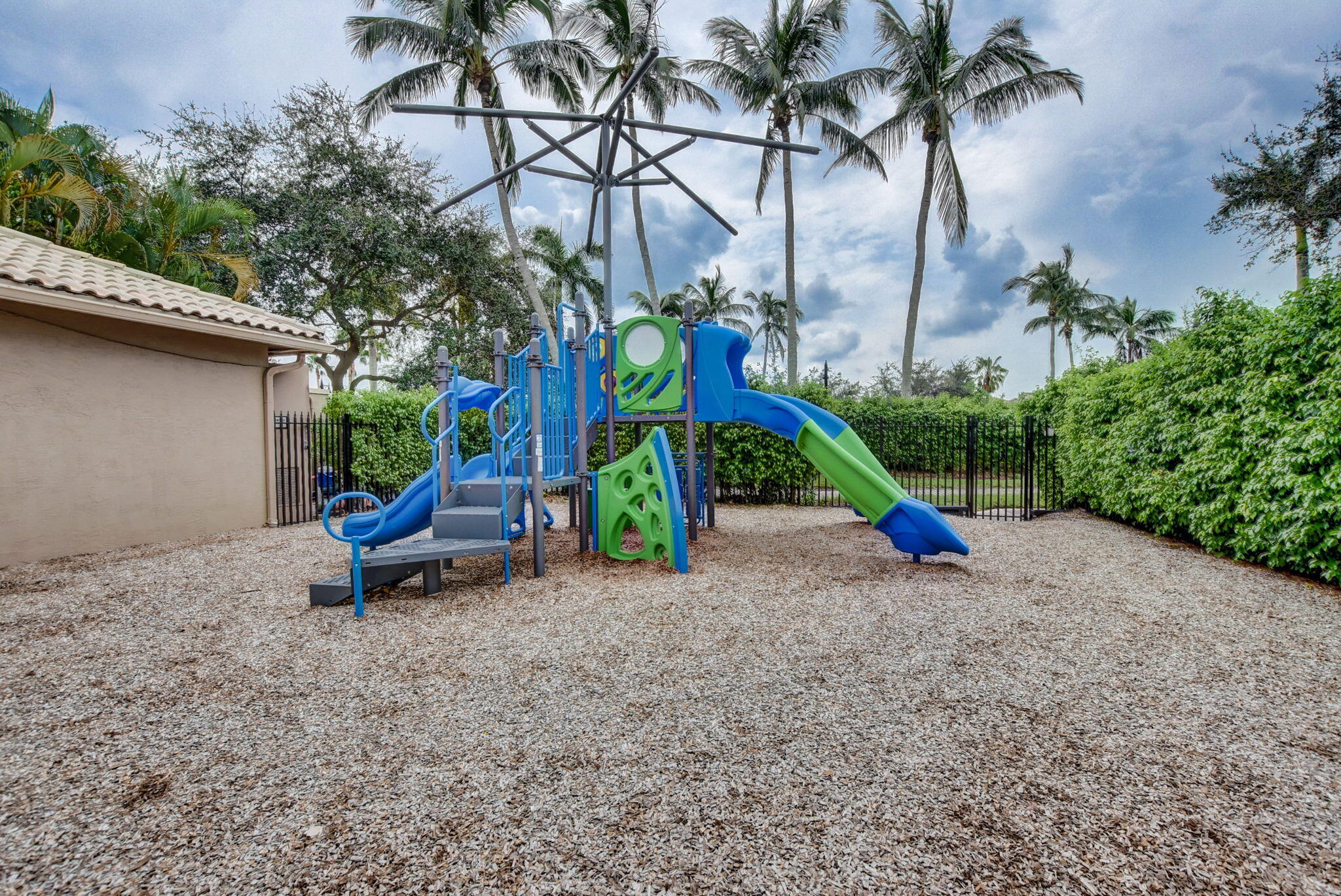 SATURNIA - Residential