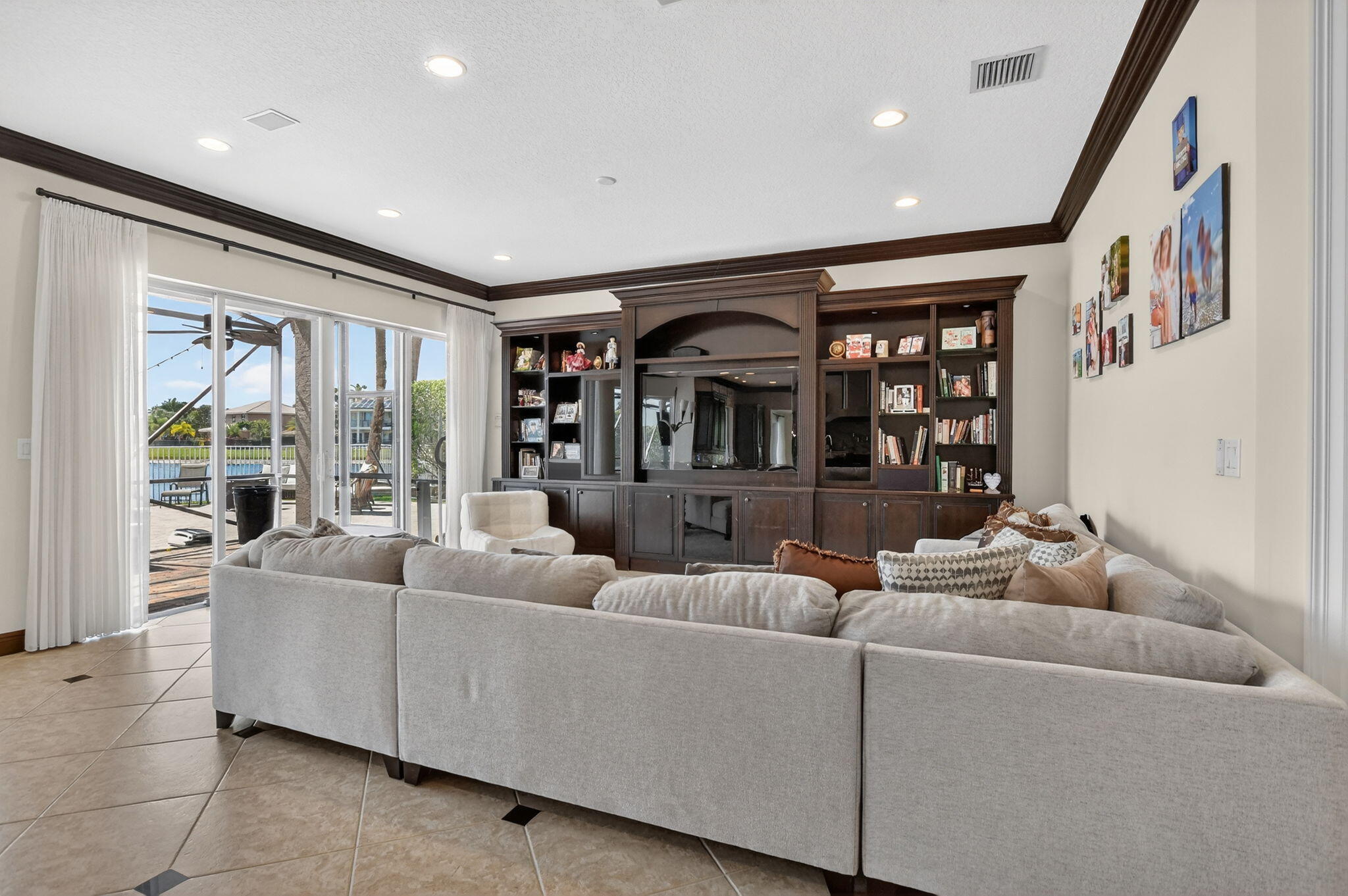 SATURNIA - Residential