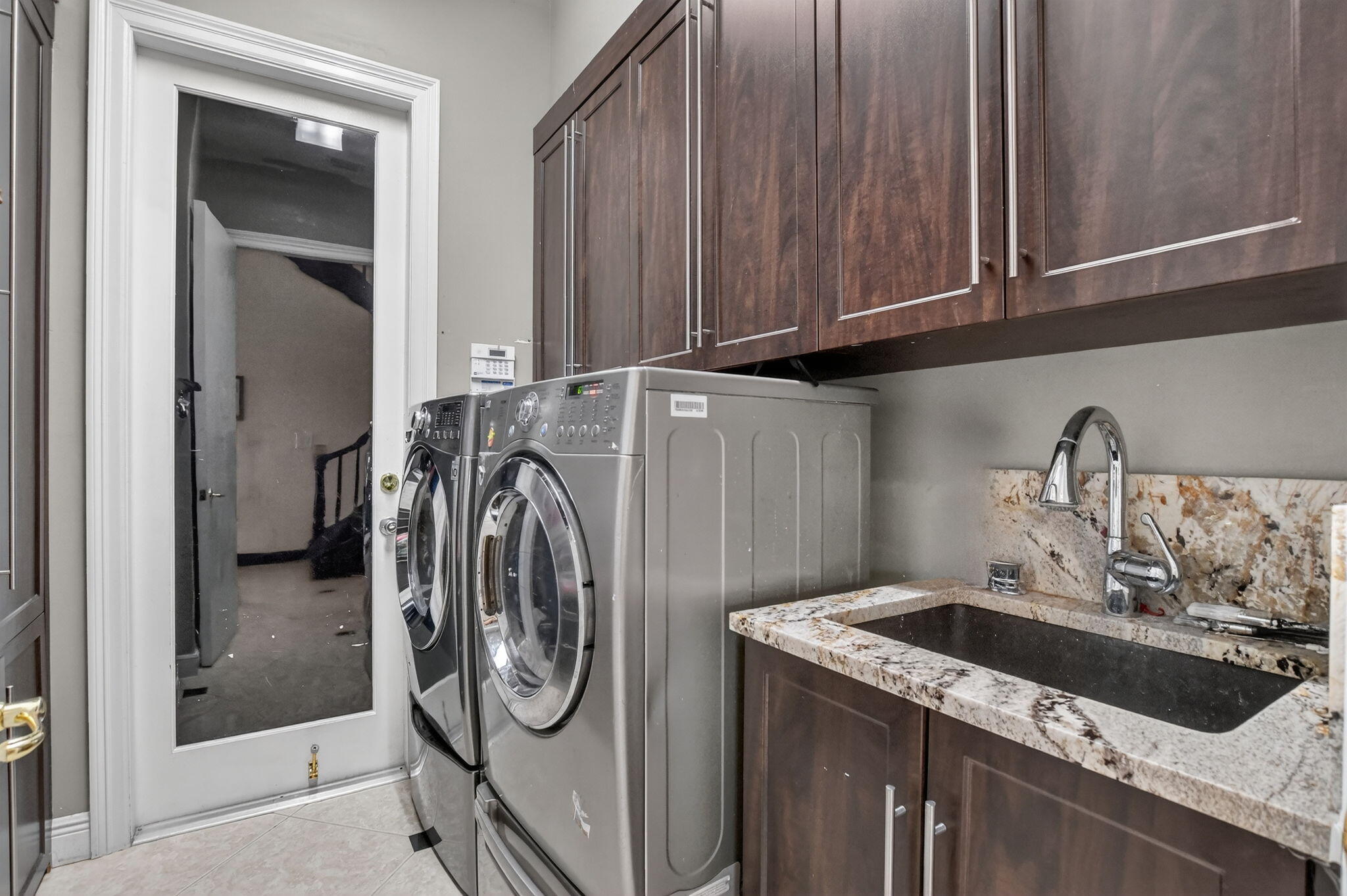 SATURNIA - Residential