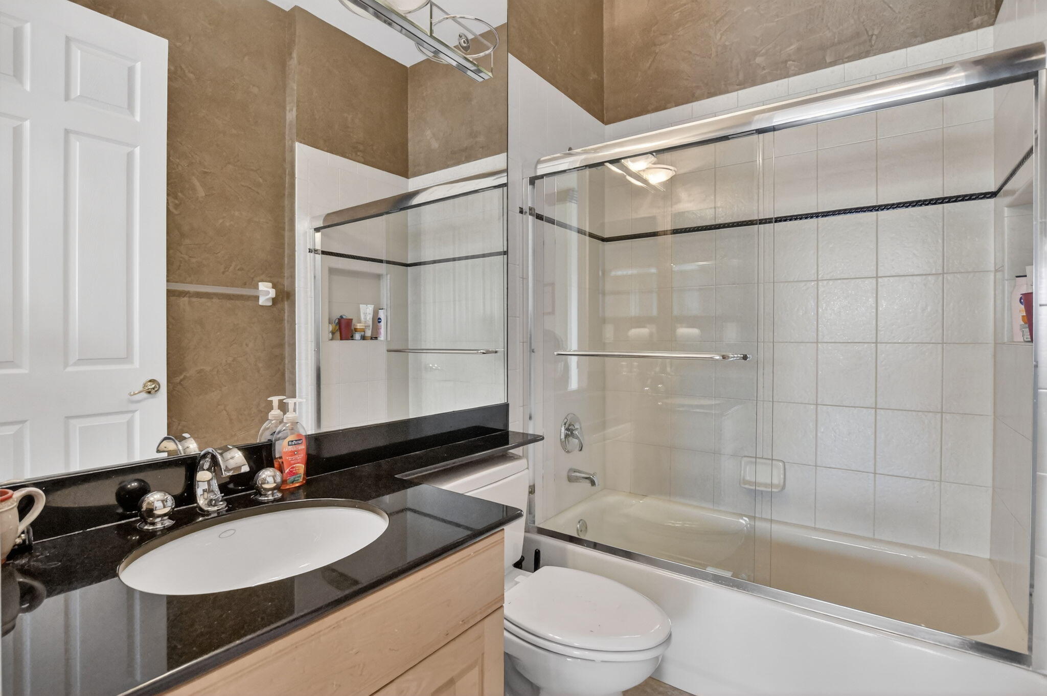 SATURNIA - Residential