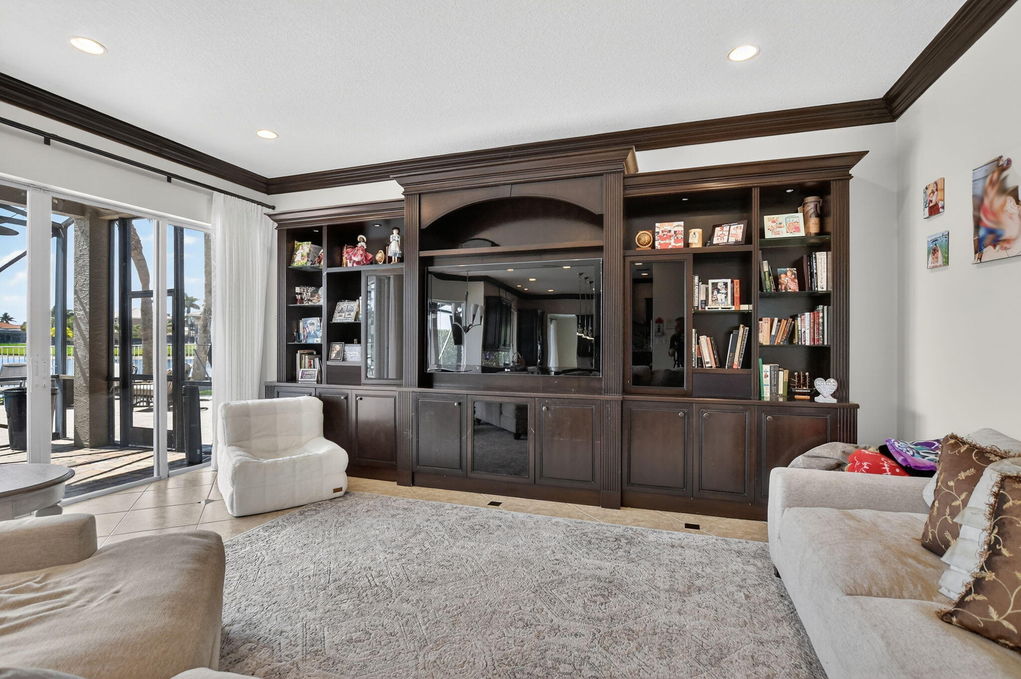 SATURNIA - Residential