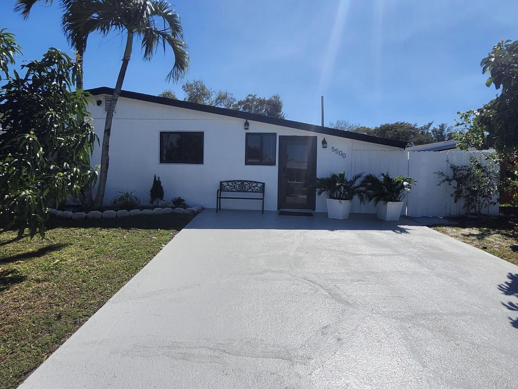 Photo of 5500 SW Sw 37th St, Davie, FL 33314 (MLS # R11166166)