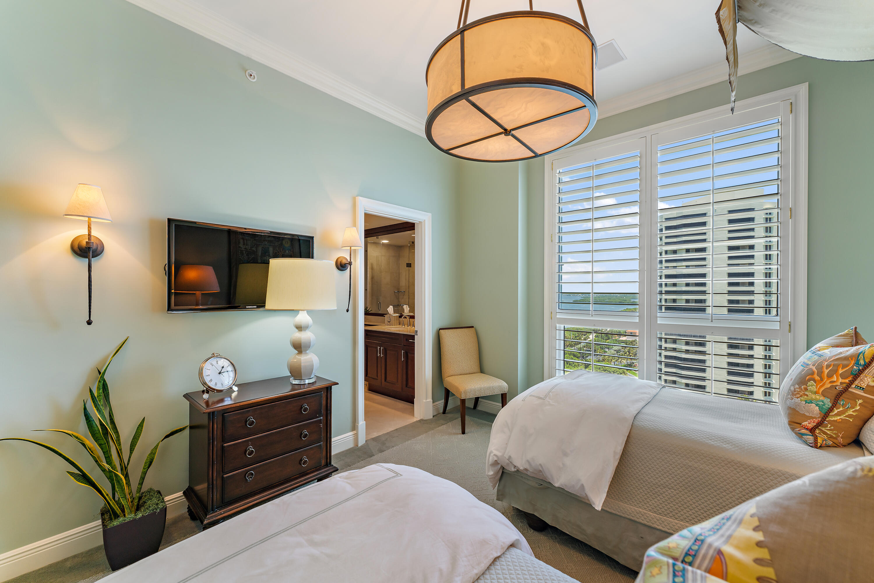 OCEAN'S EDGE - Residential