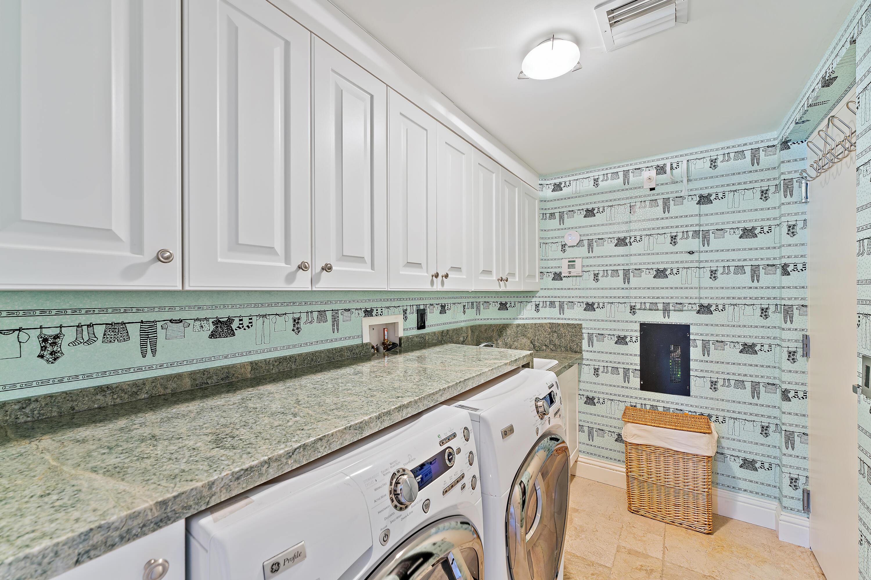 OCEAN'S EDGE - Residential