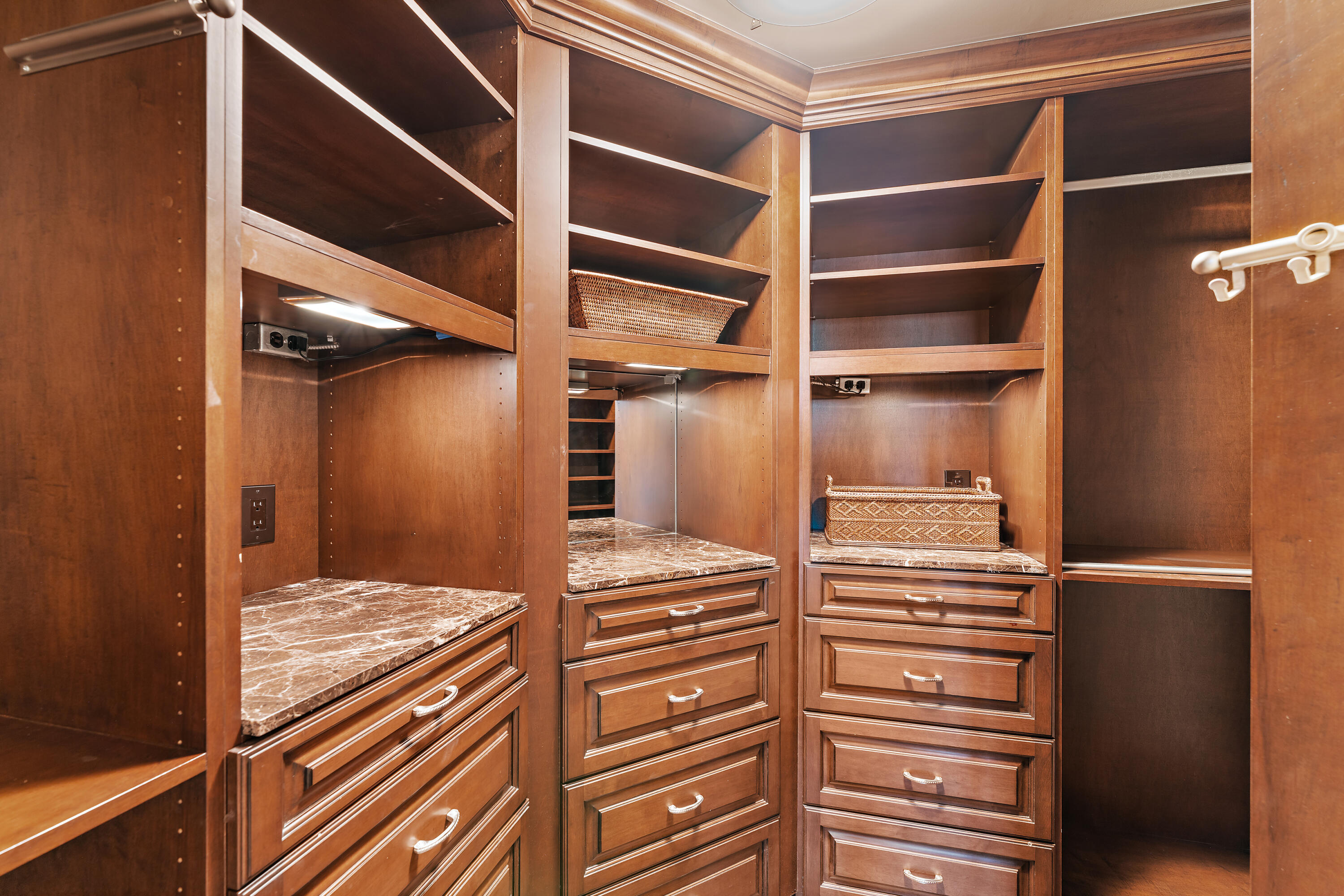 OCEAN'S EDGE - Residential