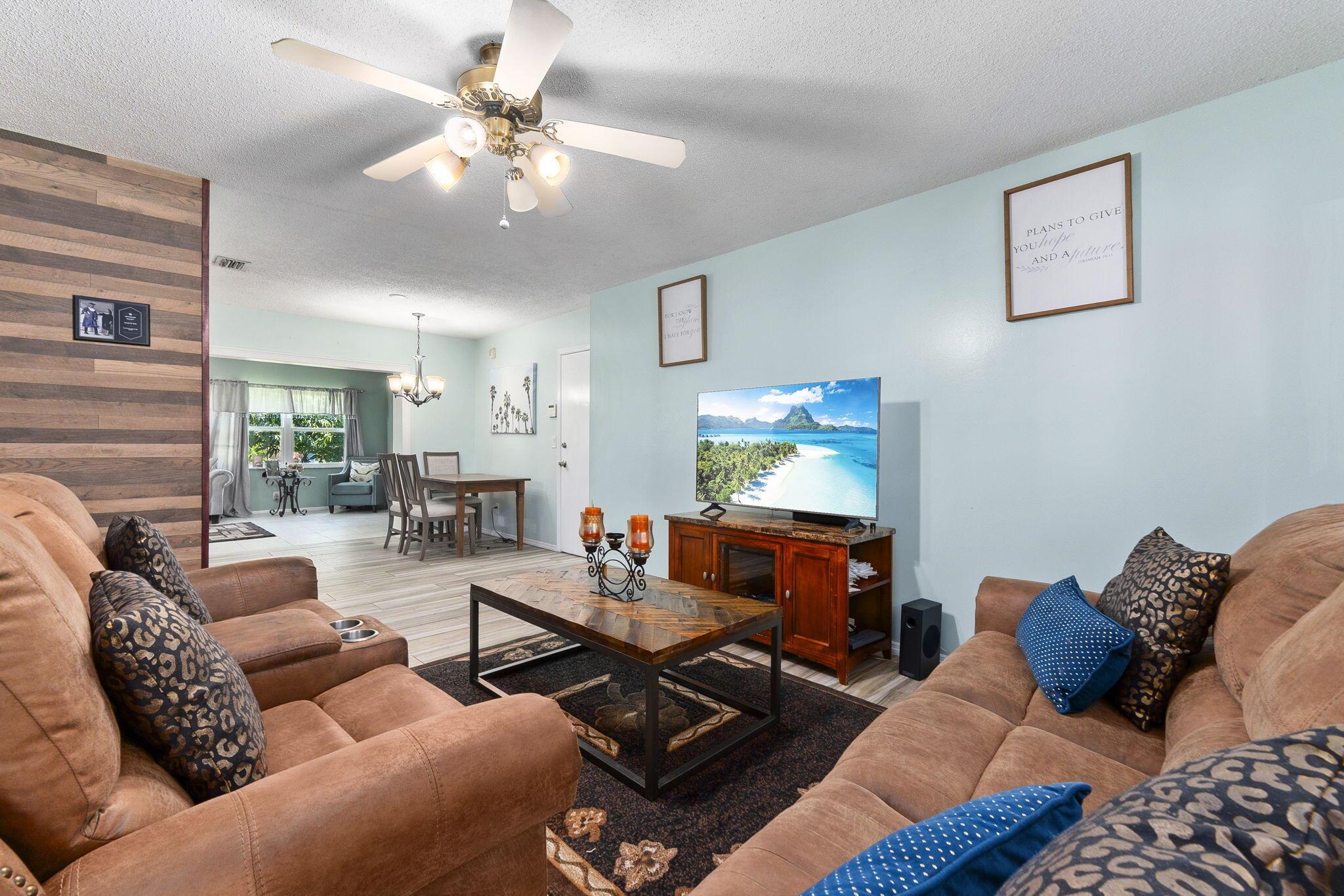 127 NE Penlynn Avenue, Port St Lucie, FL, 34983/$375,000 4 127 NE Penlynn Avenue