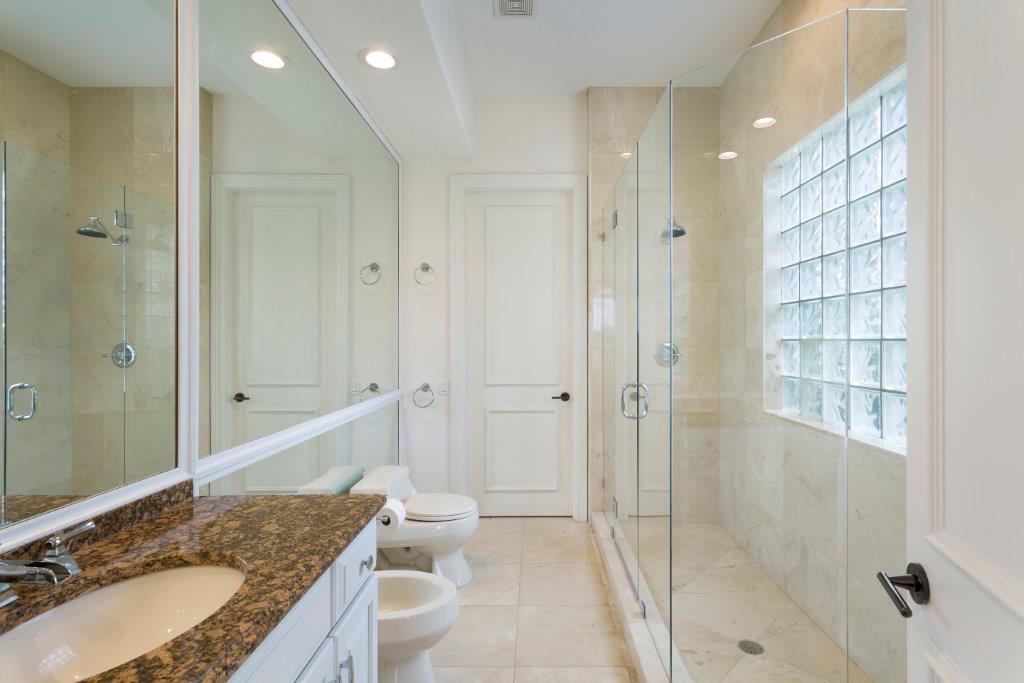 TROPICAL SHORES - Residential