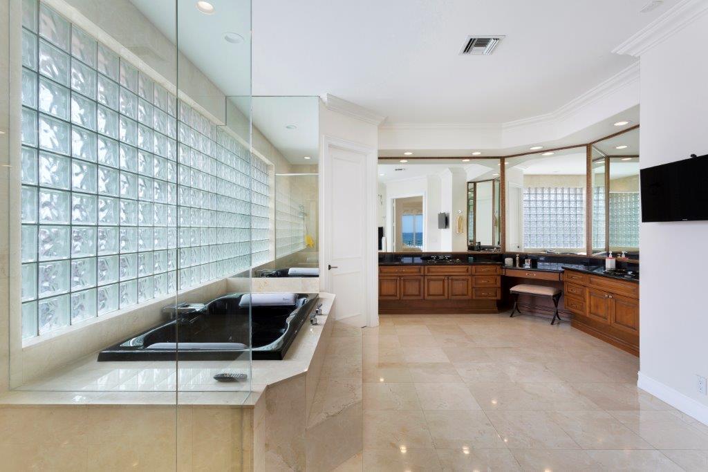 TROPICAL SHORES - Residential