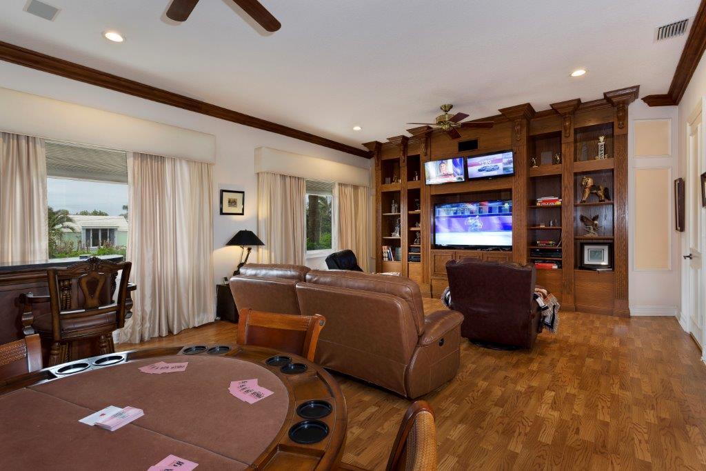 TROPICAL SHORES - Residential