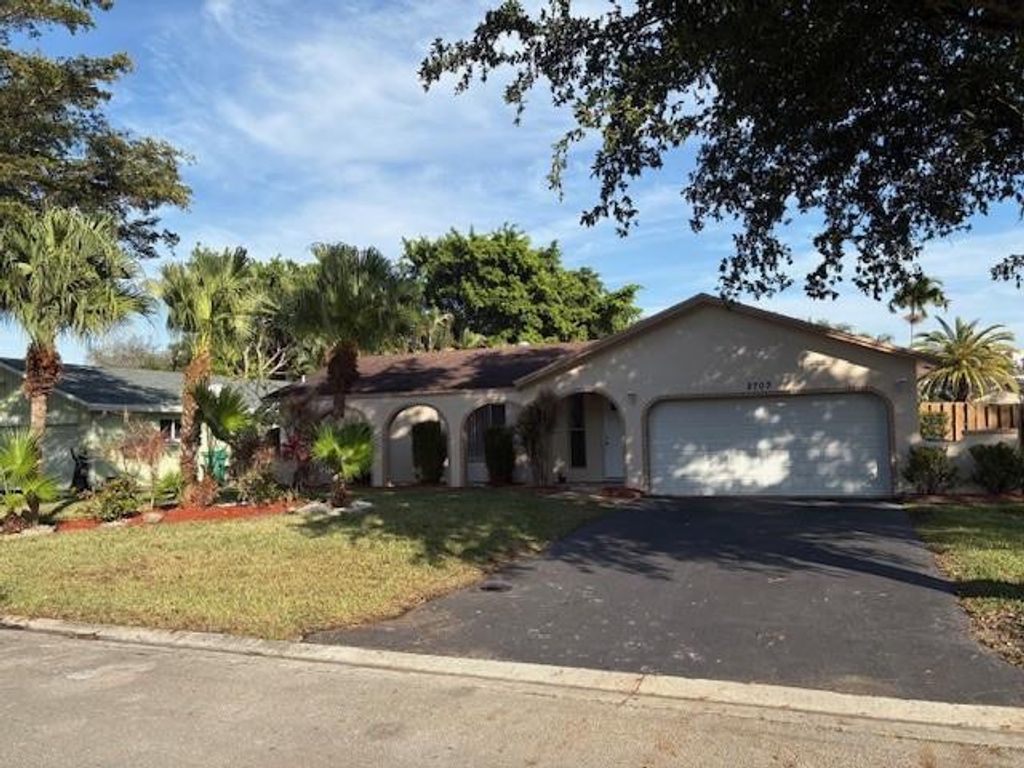 Photo of 2703 NW 95th Terrace, Coral Springs, FL 33065 (MLS # F10540980)