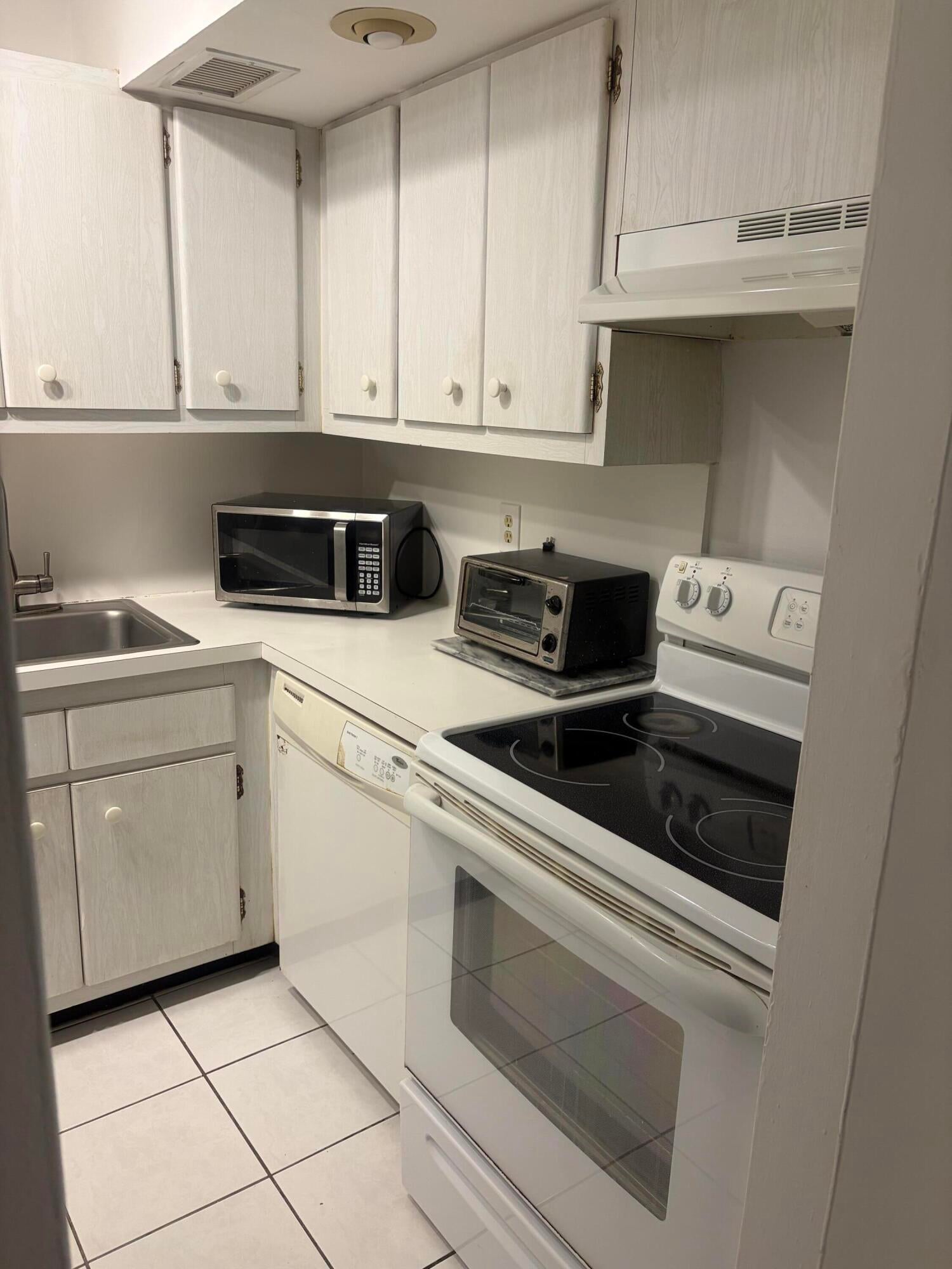 2400 NE 33rd Avenue 202