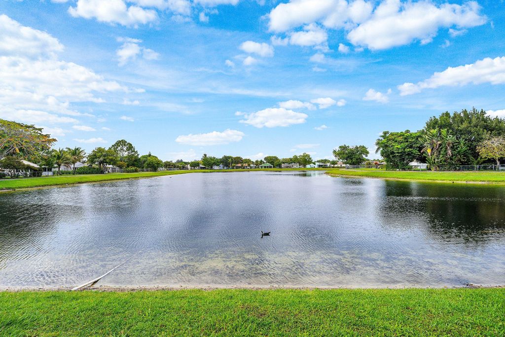 Photo of 5331 Courtney Circle, Boynton Beach, FL 33472 (MLS # B26030886)