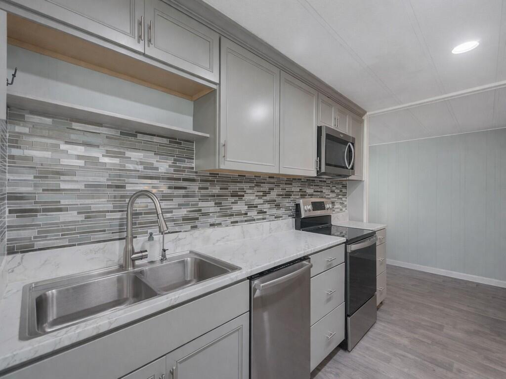 Spanish Lakes Riverfront - Residential