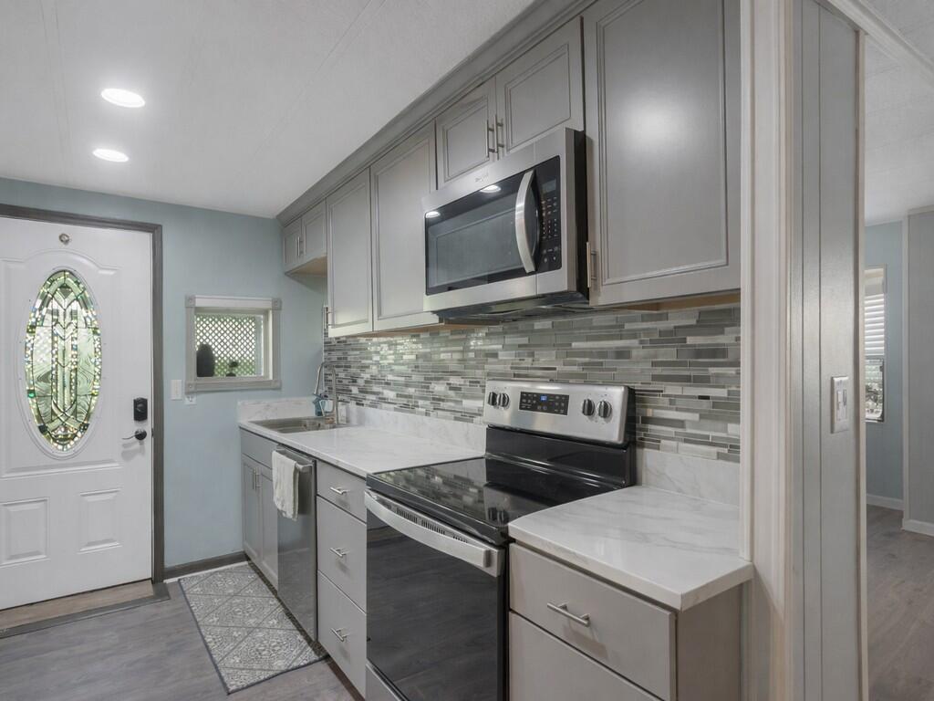 Spanish Lakes Riverfront - Residential