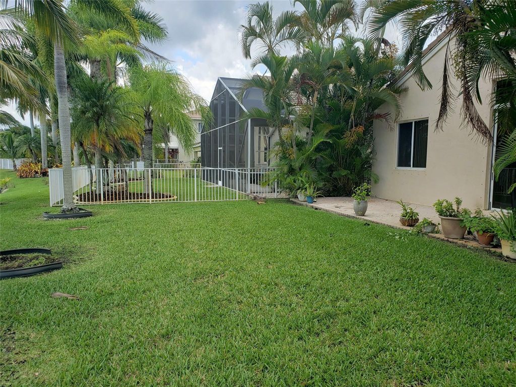 Photo of 19416 SW 65th Street, Pembroke Pines, FL 33332 (MLS # F10460024)