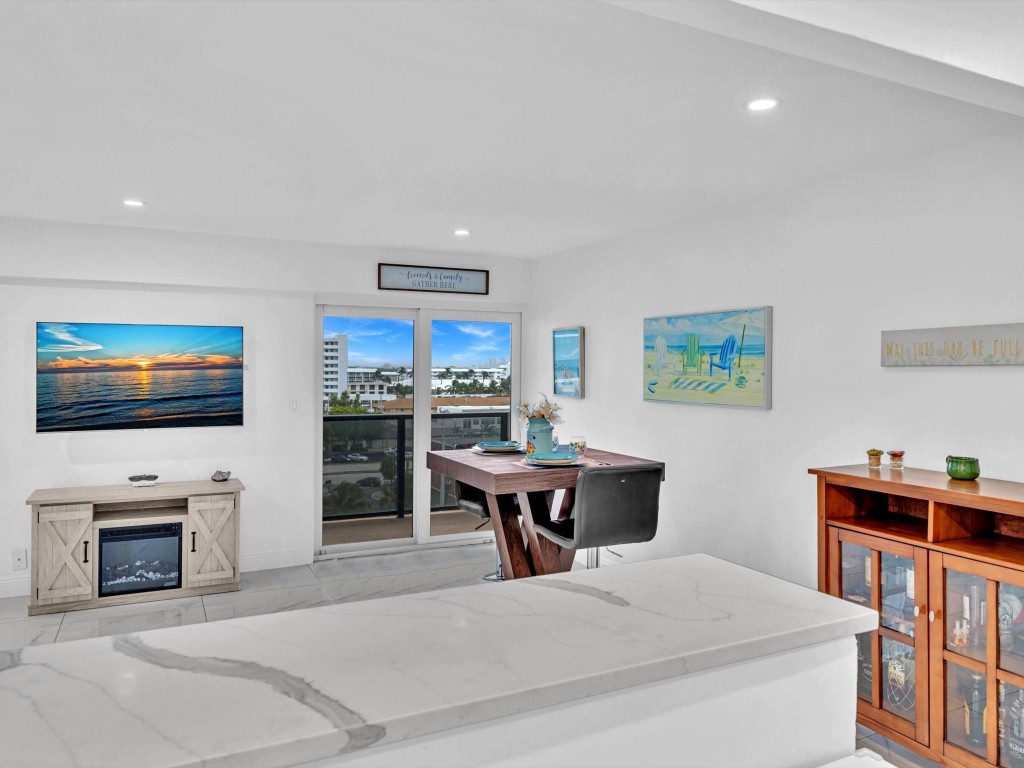 WARWICK CONDO - Residential Lease